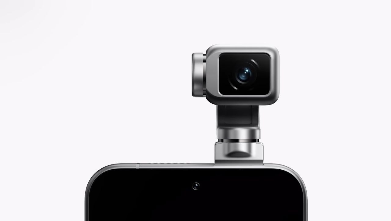 Honor Robot Phone with 200MP motorized gimbal camera extended